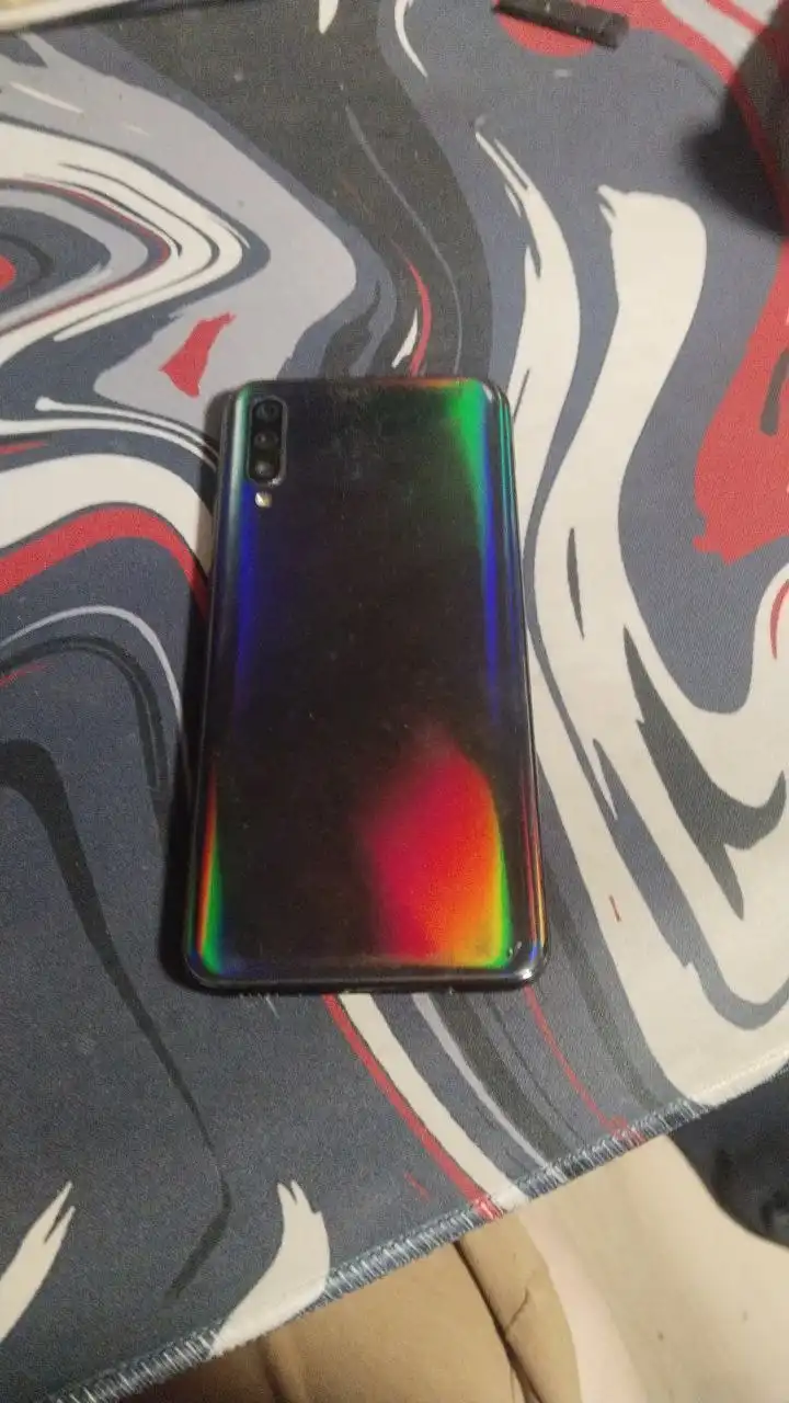 Samsung A50 6/128 с трещинами на экране