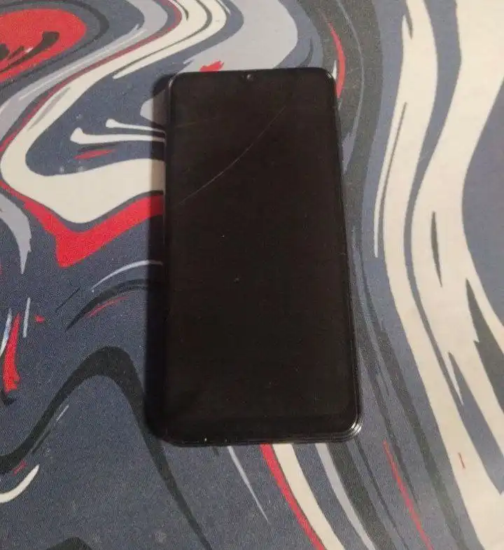Samsung A50 6/128 с трещинами на экране