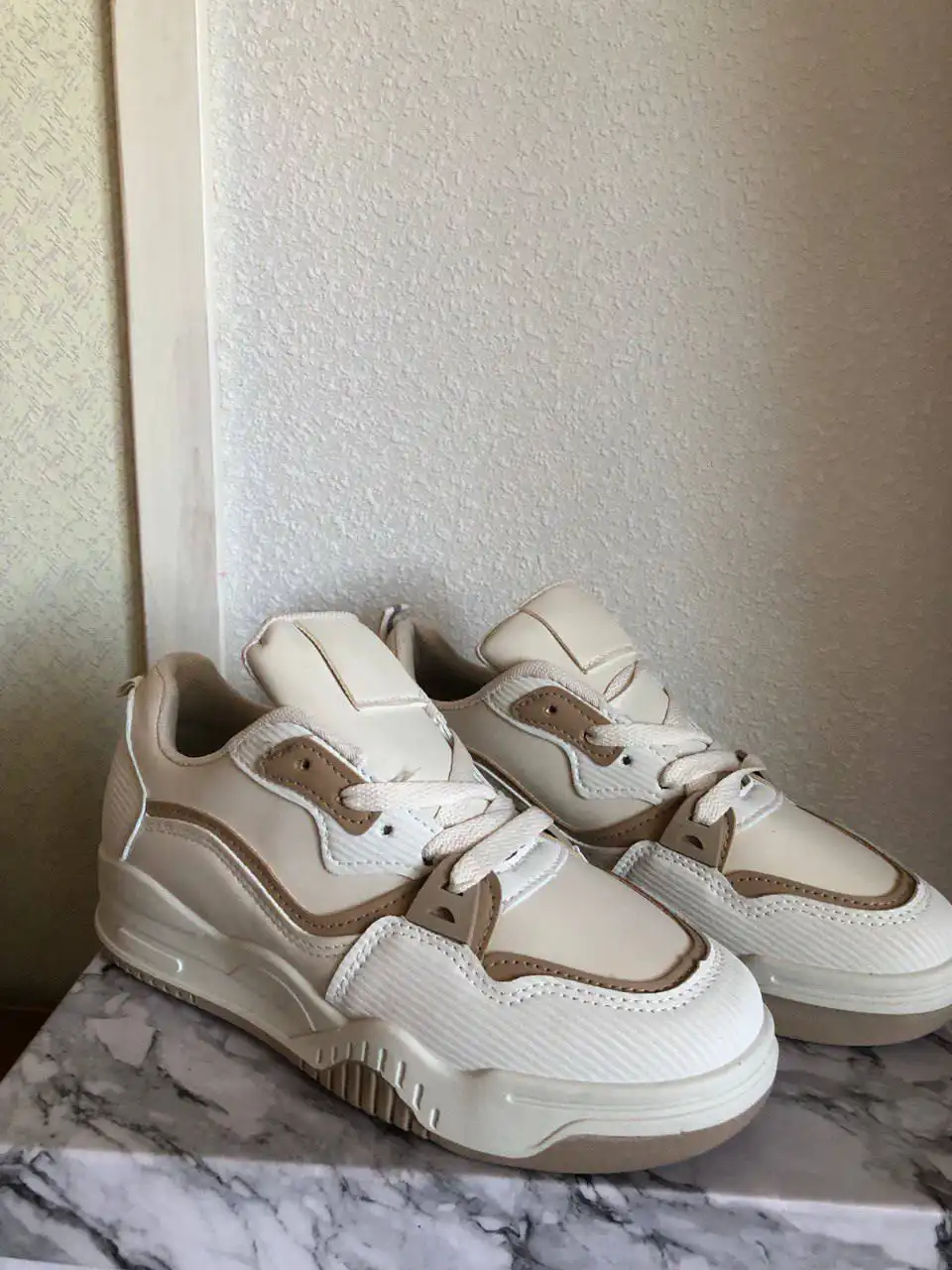 Новая женская и мужская обувь