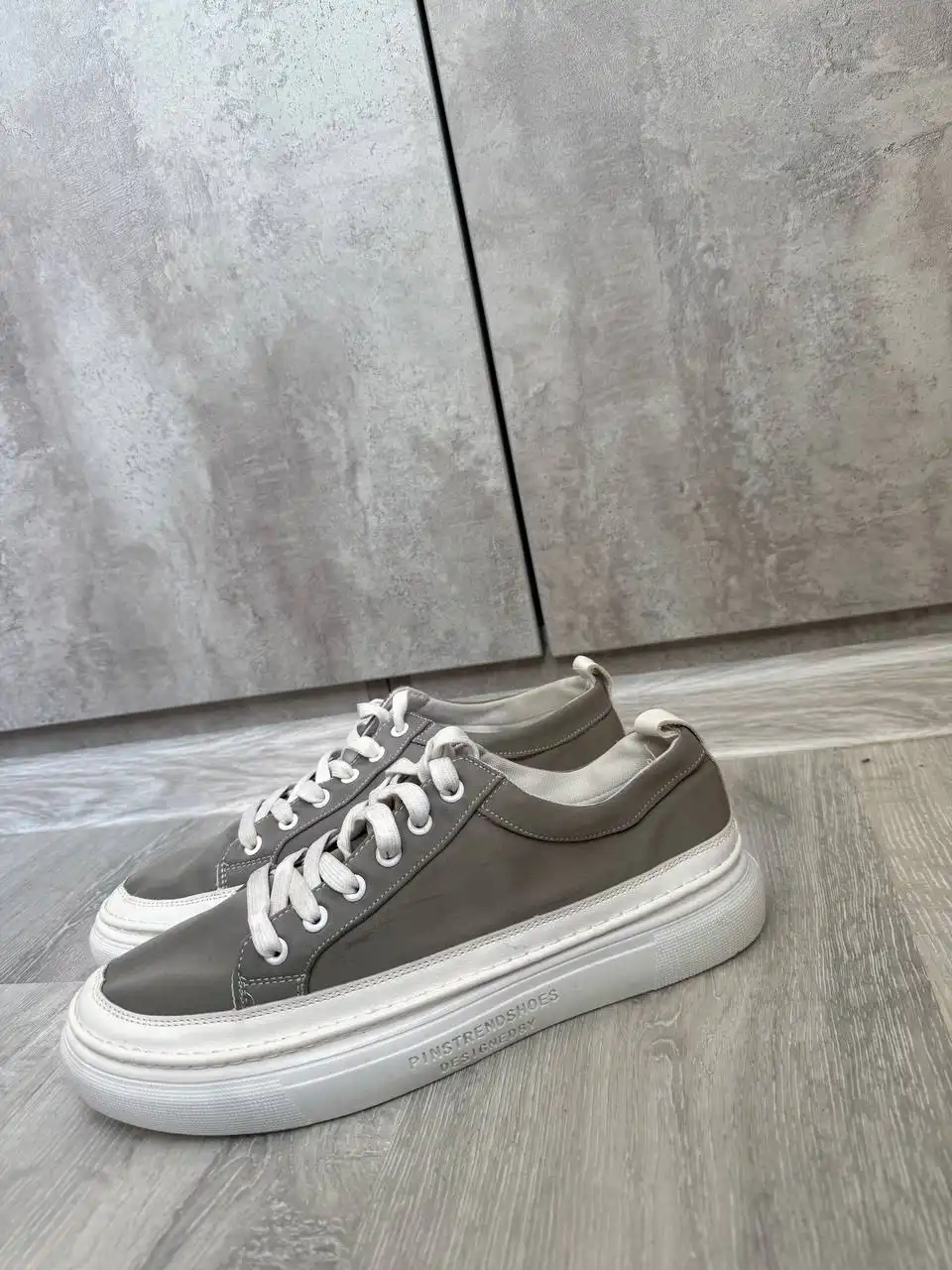 Новая женская и мужская обувь