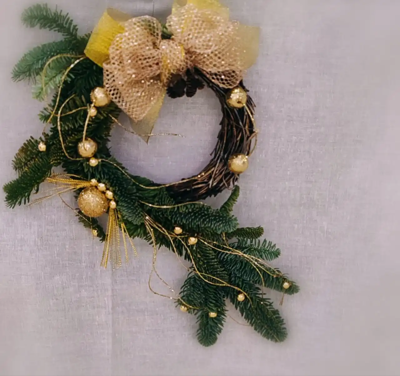 Новогодний венок из натуральных материалов ручной работы
