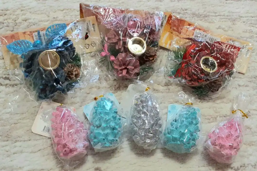 Свечи и композиции с шишками