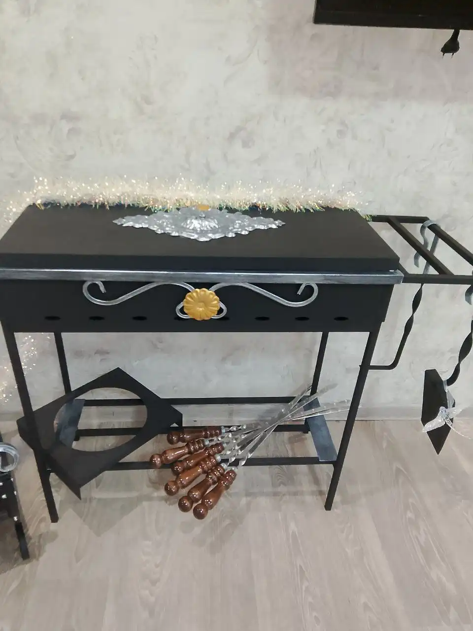 Ручная работа: мангал, дровник, садовая скамейка