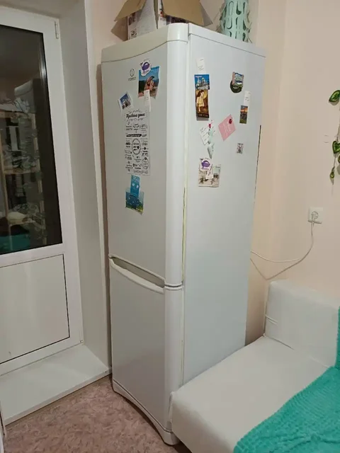 Холодильник Indesit двухкамерный отдельностоящий - Барахолка в Ижевск
