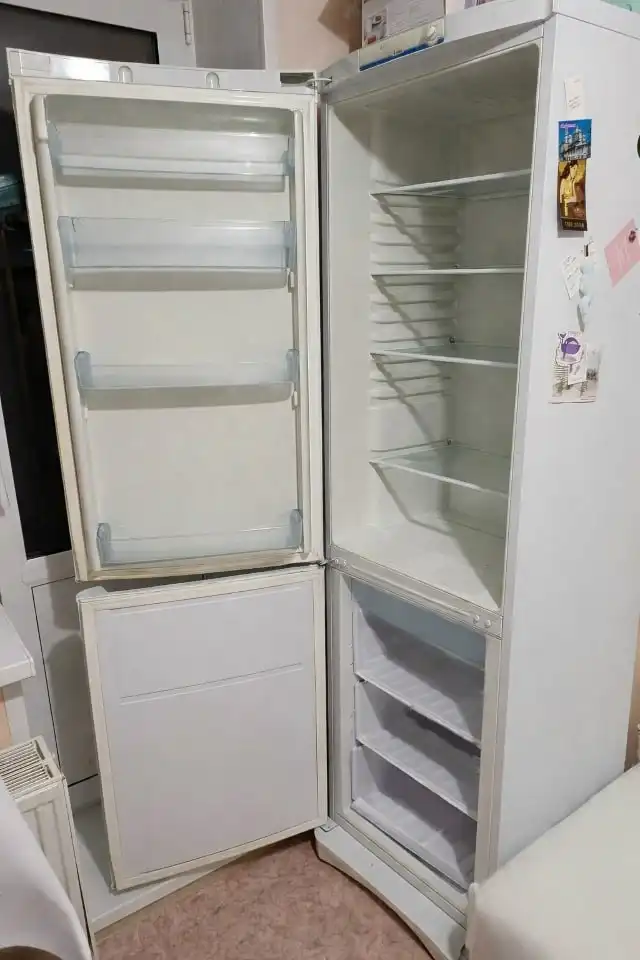 Холодильник Indesit двухкамерный отдельностоящий