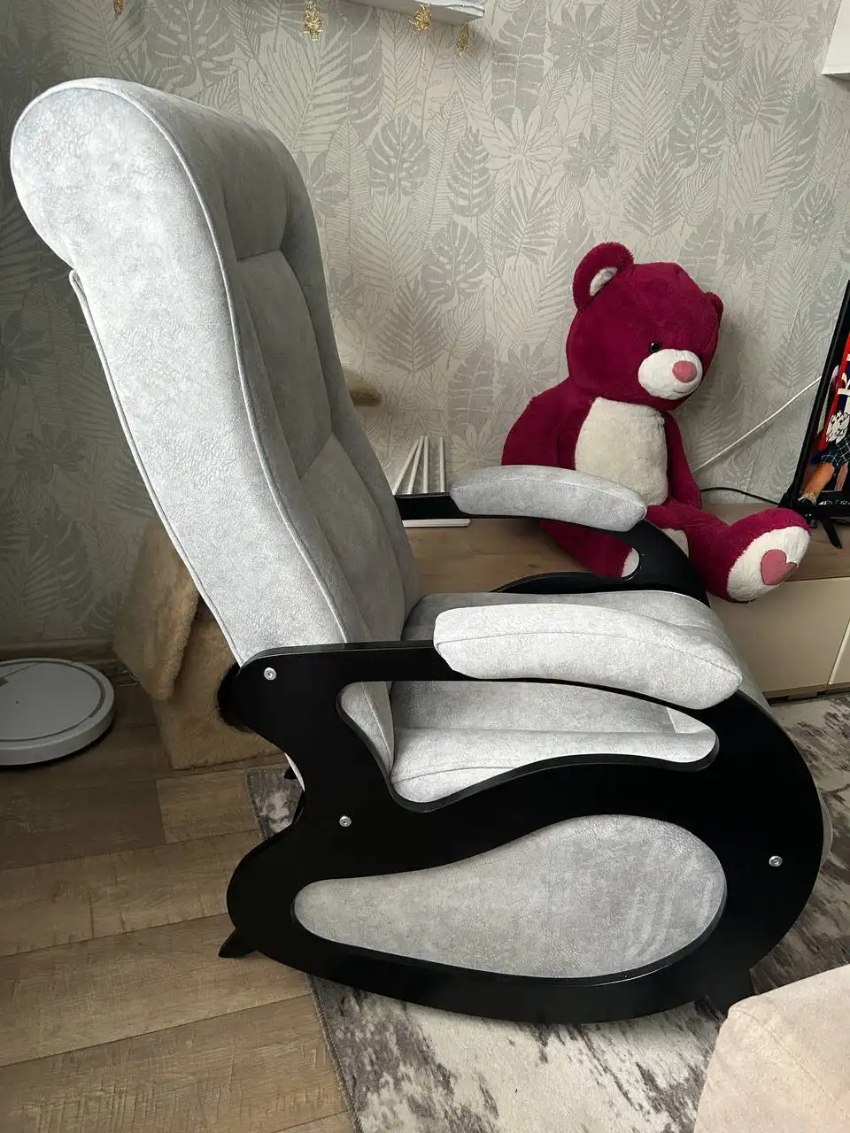 Продажа нового кресла-качалки с механизмом маятник