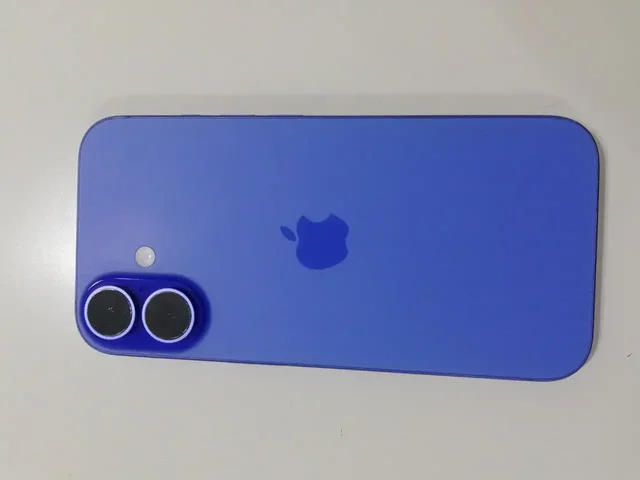 Продам iPhone 16 256 ГБ (Ультрамарин) с мелкими царапинами - Вейпы в Ижевск
