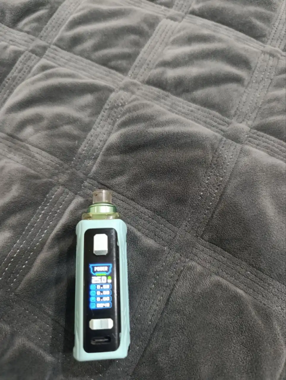 Продам 2 к торг состояние отличное район нг