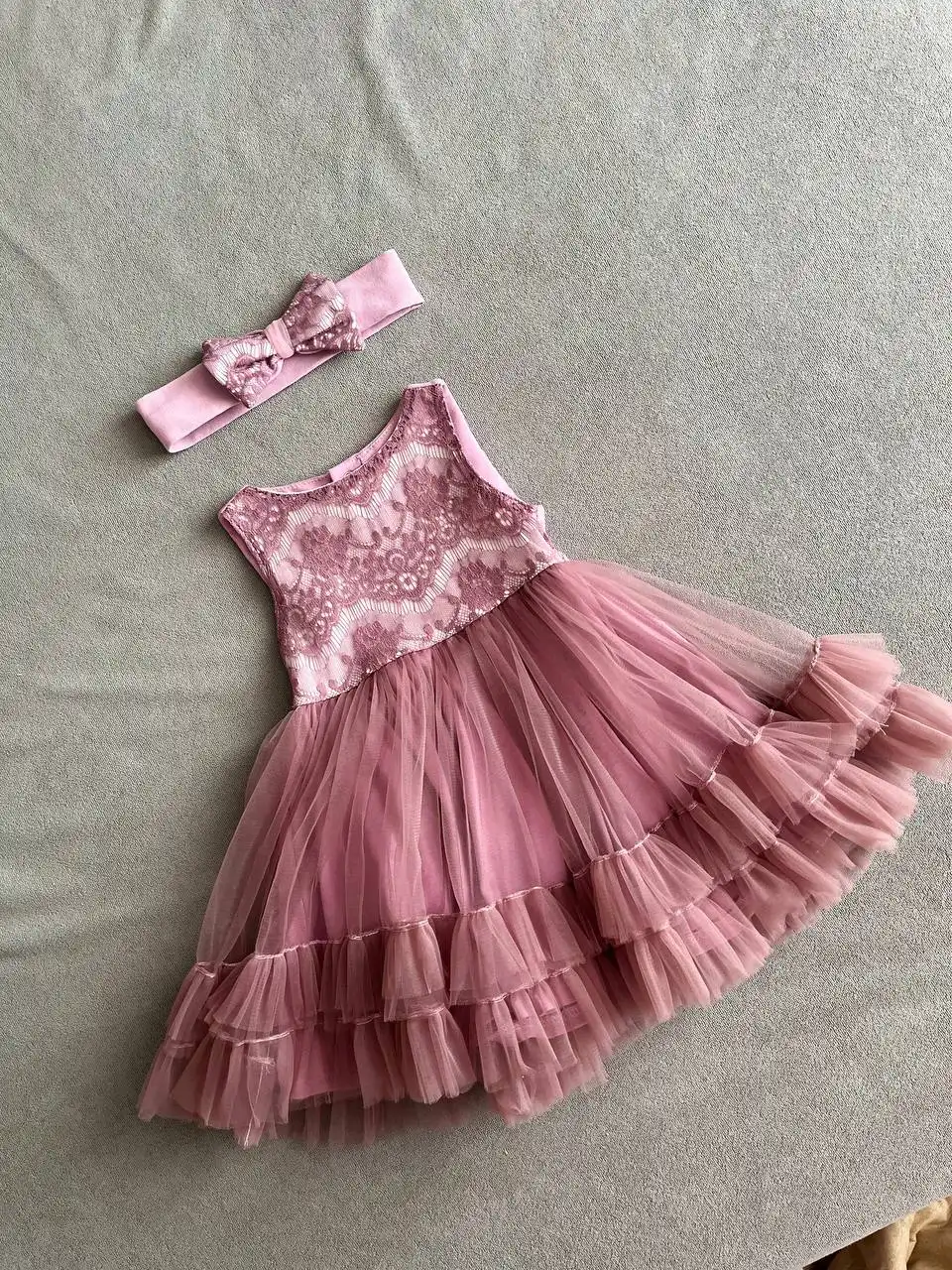 Платье нарядное 74 размер с повязкой - Детская одежда (Одежда) в Неизвестно