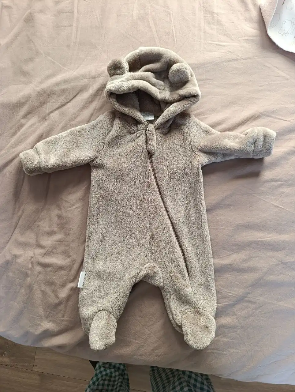 Детские товары: молокосборник, накладки, пеленки, комбинезон, смесь