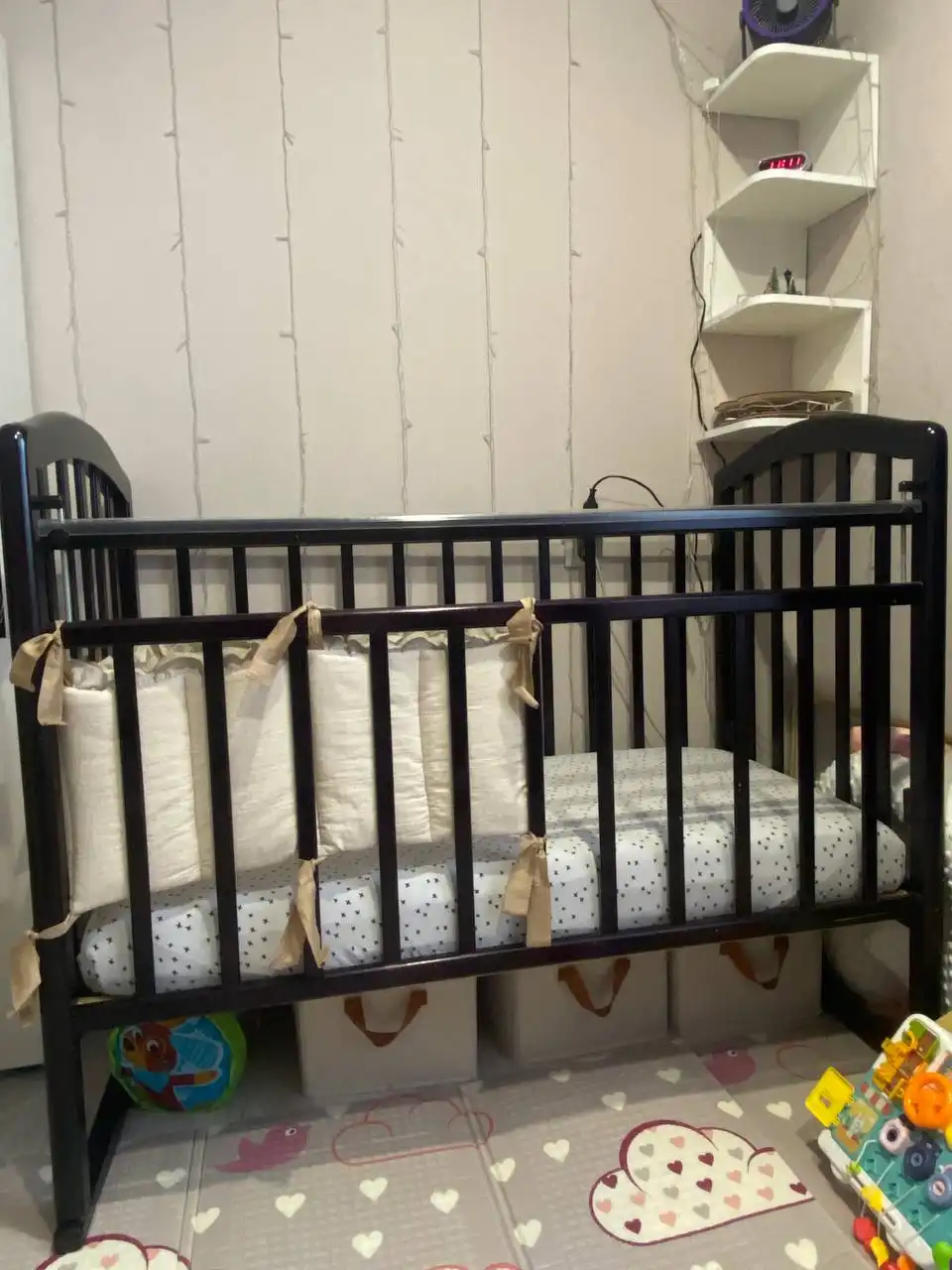 Кроватка для новорожденного с полным комплектом