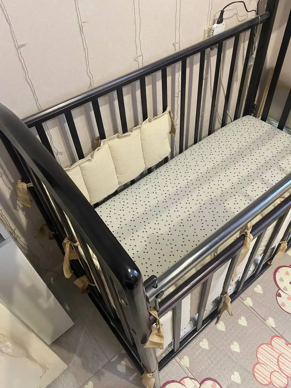 Кроватка для новорожденного с полным комплектом