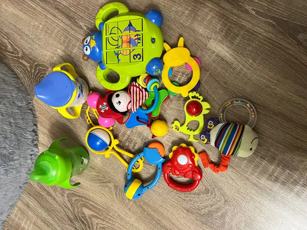 Детские игрушки и поильники - Игрушки и аксессуары (Товары для детей) в Неизвестно