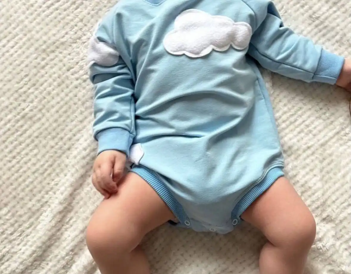 Боди и чепчик для малышей - Одежда для новорожденных (Товары для детей) в Москва