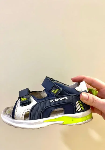 Светящиеся сандали 25 размер - Товары для детей в Неизвестно