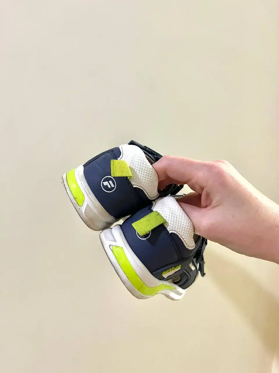 Светящиеся сандали 25 размер - Обувь детская (Товары для детей) в Неизвестно