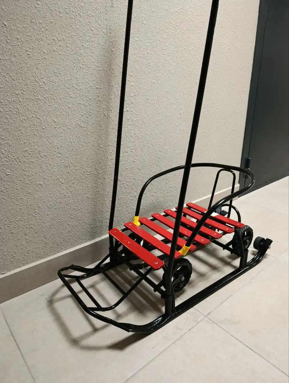 Санки на выдвижных колёсах - Хобби и отдых в Казань