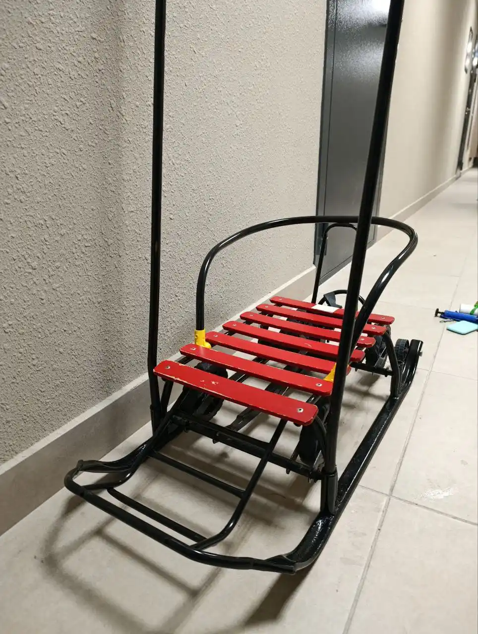 Санки на выдвижных колёсах