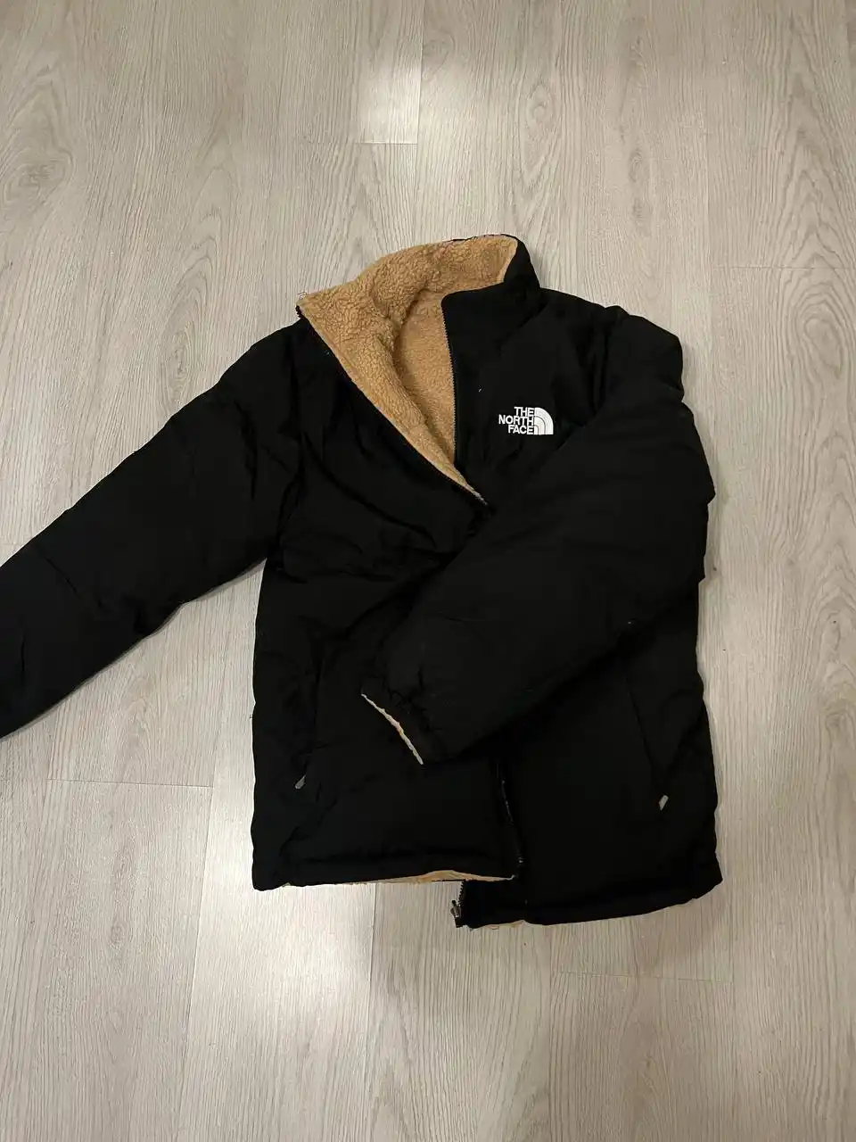 Продам новые зимние куртки