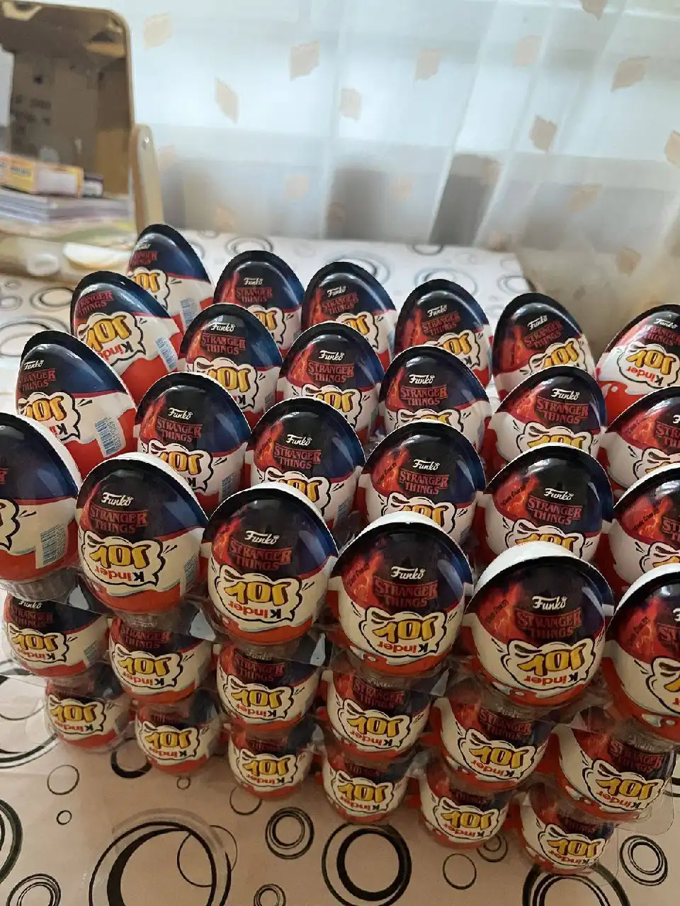 Продажа киндеров с необычными игрушками