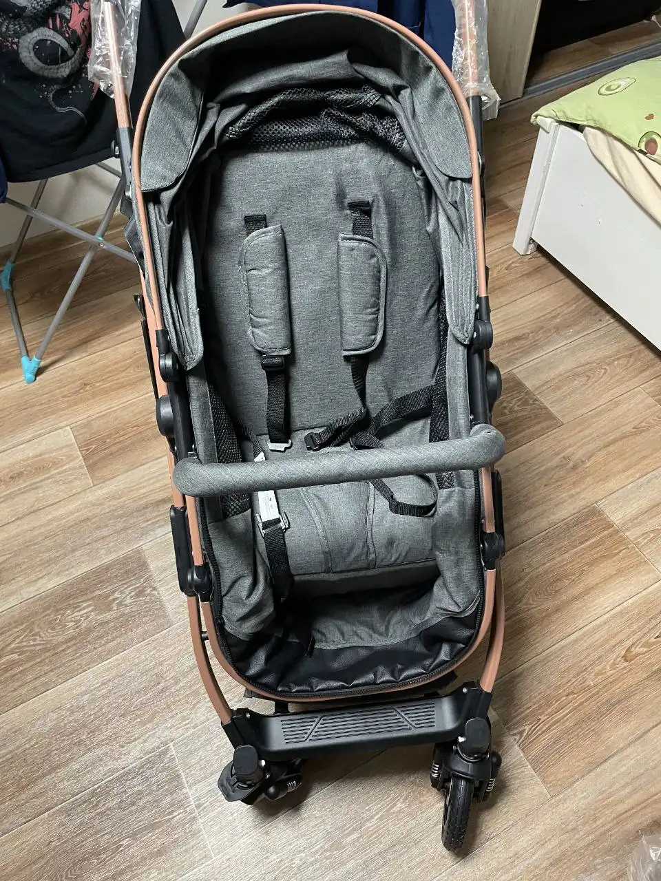 Продам коляску новую 3 в 1