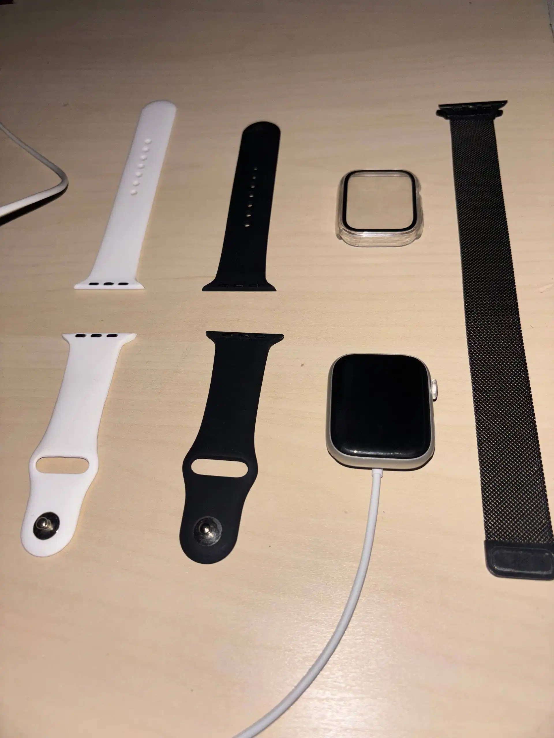 Apple Watch Series 7 45mm с браслетами и зарядкой