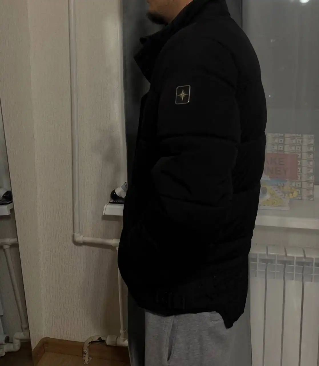 Продам зимнюю мужскую куртку размера S