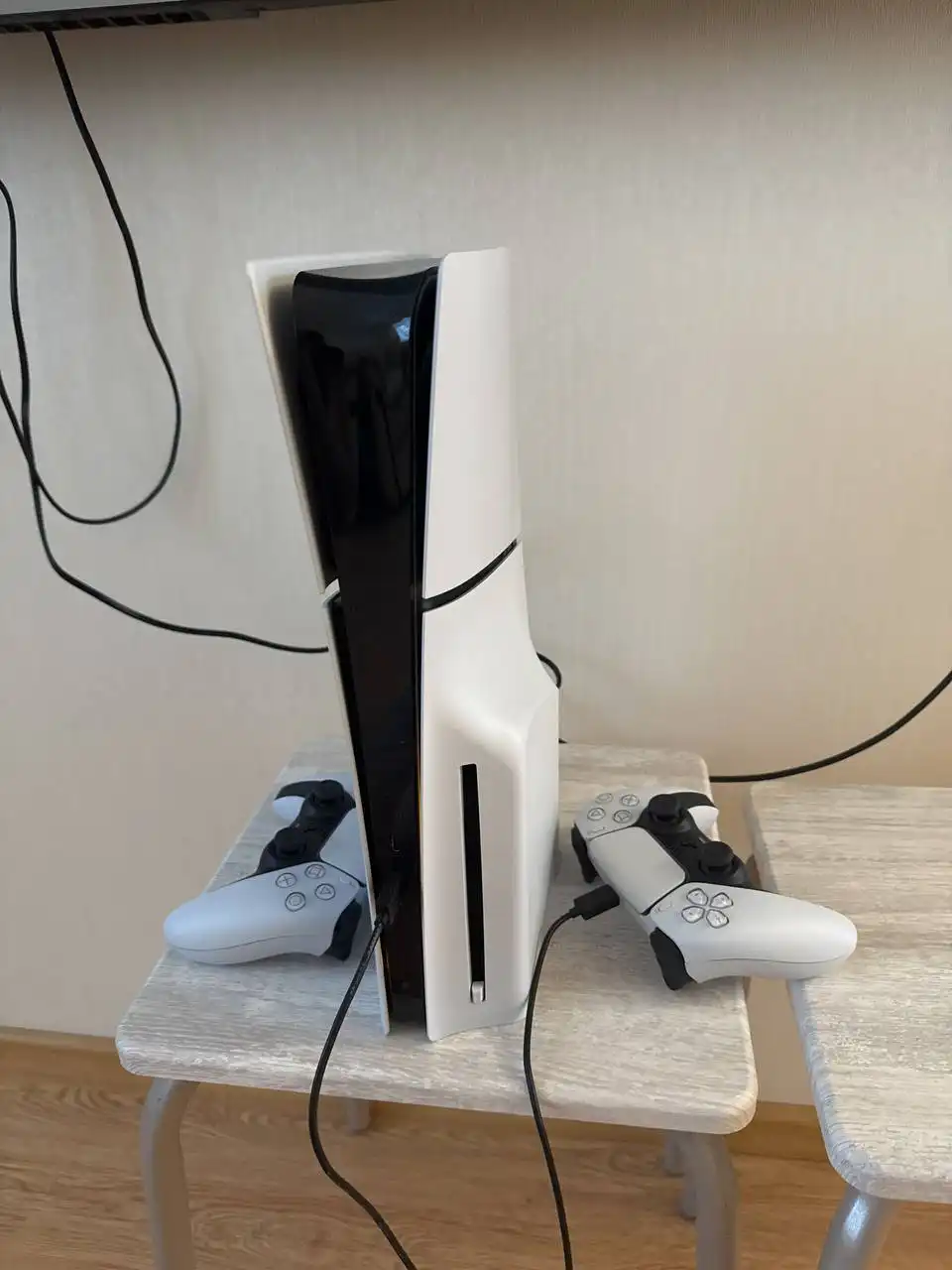 Продаётся Sony PlayStation 5 Slim с дисководом и двумя геймпадами