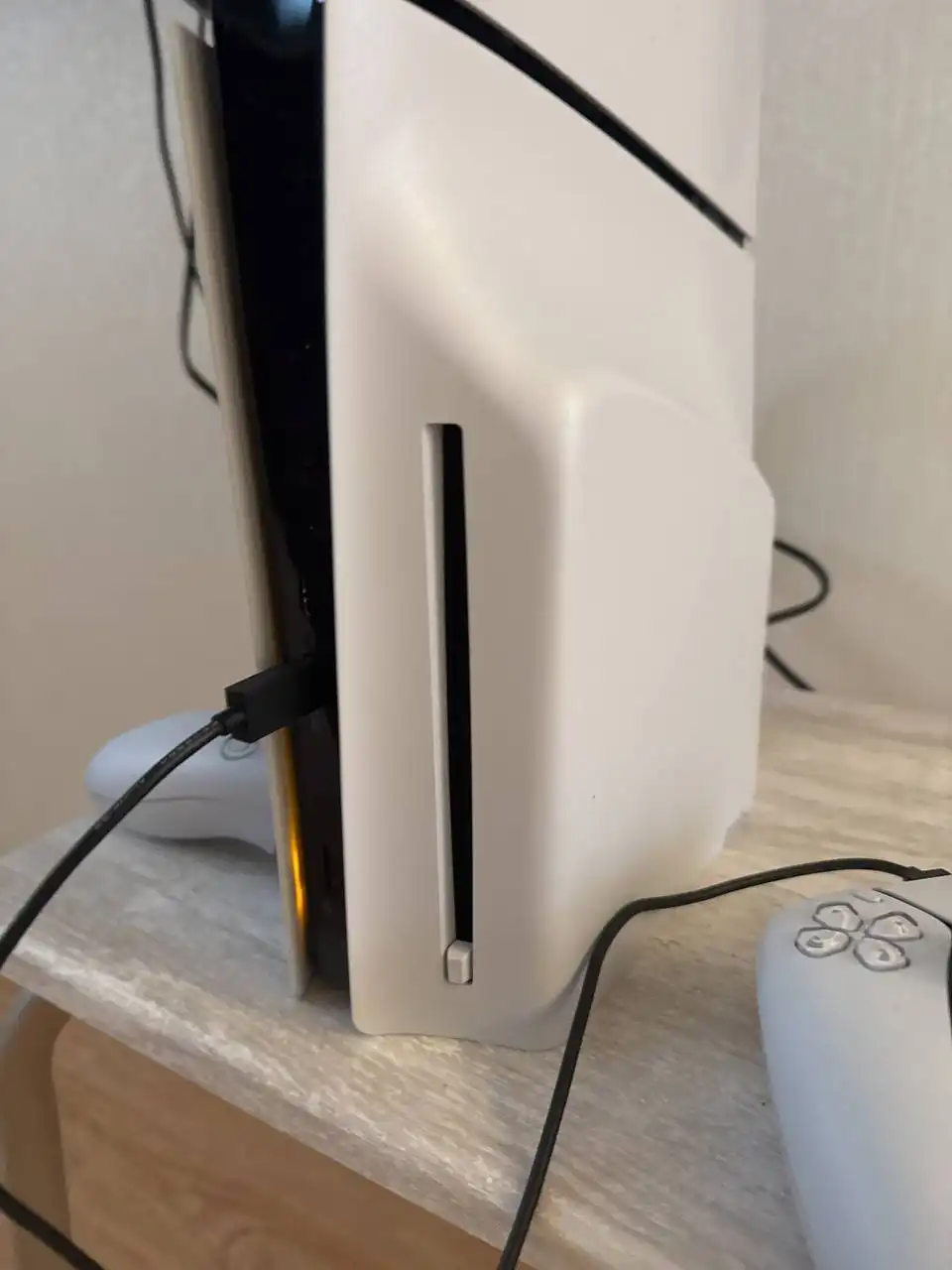 Продаётся Sony PlayStation 5 Slim с дисководом и двумя геймпадами