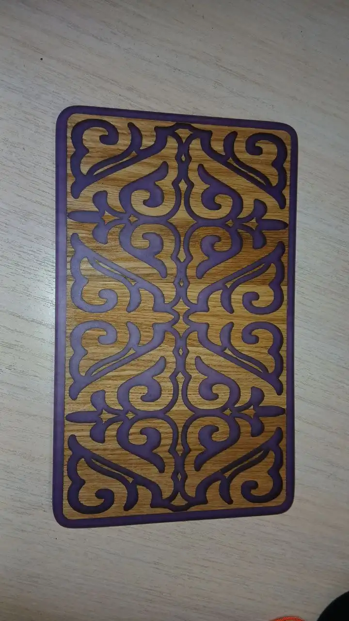 Разделочная доска из дуба с эпоксидной смолой