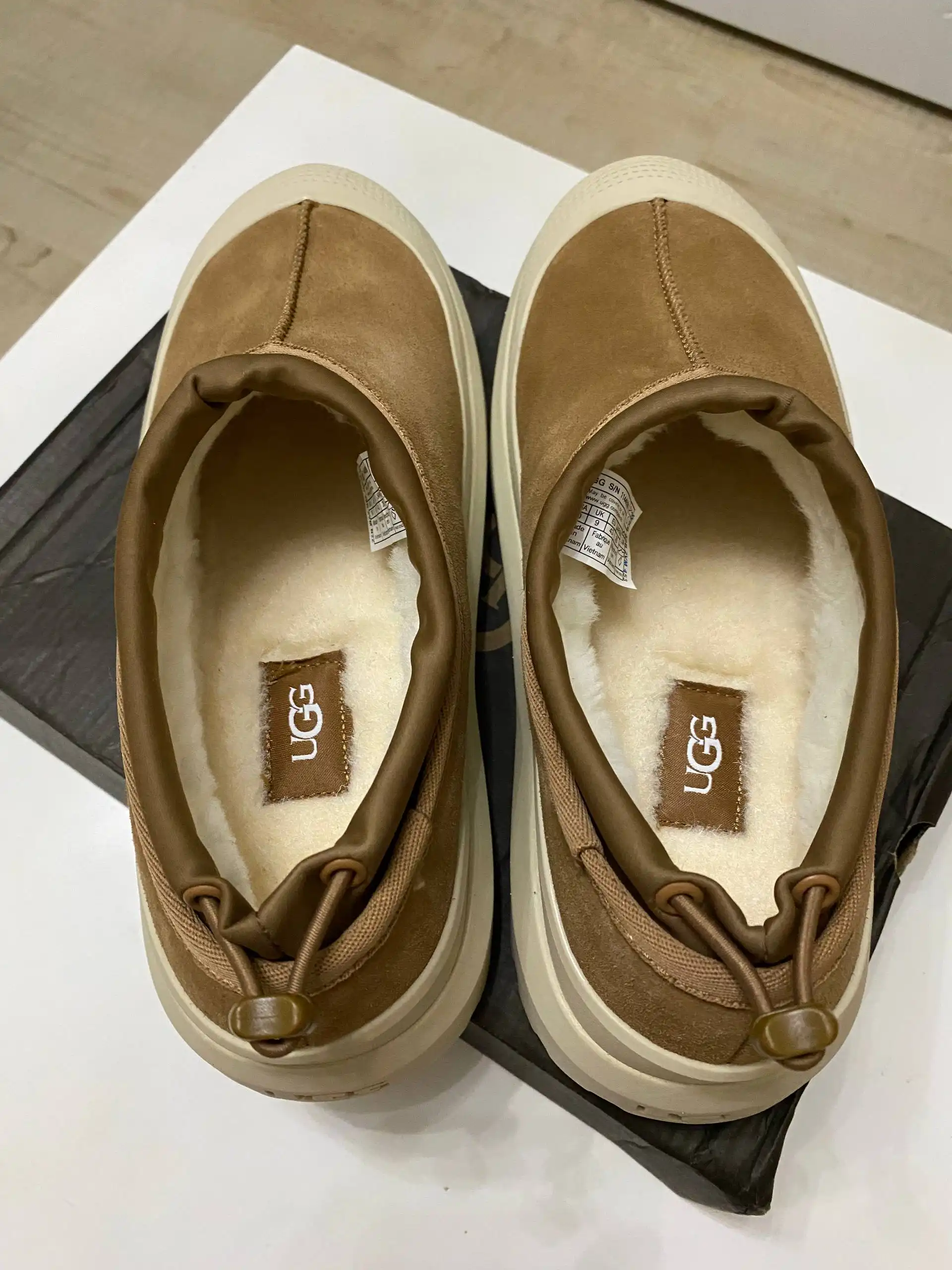 Продам новые UGG 42 размер