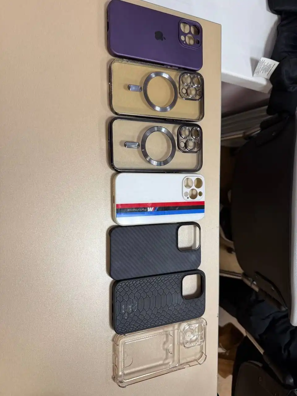 Чехлы на iPhone 13 Pro