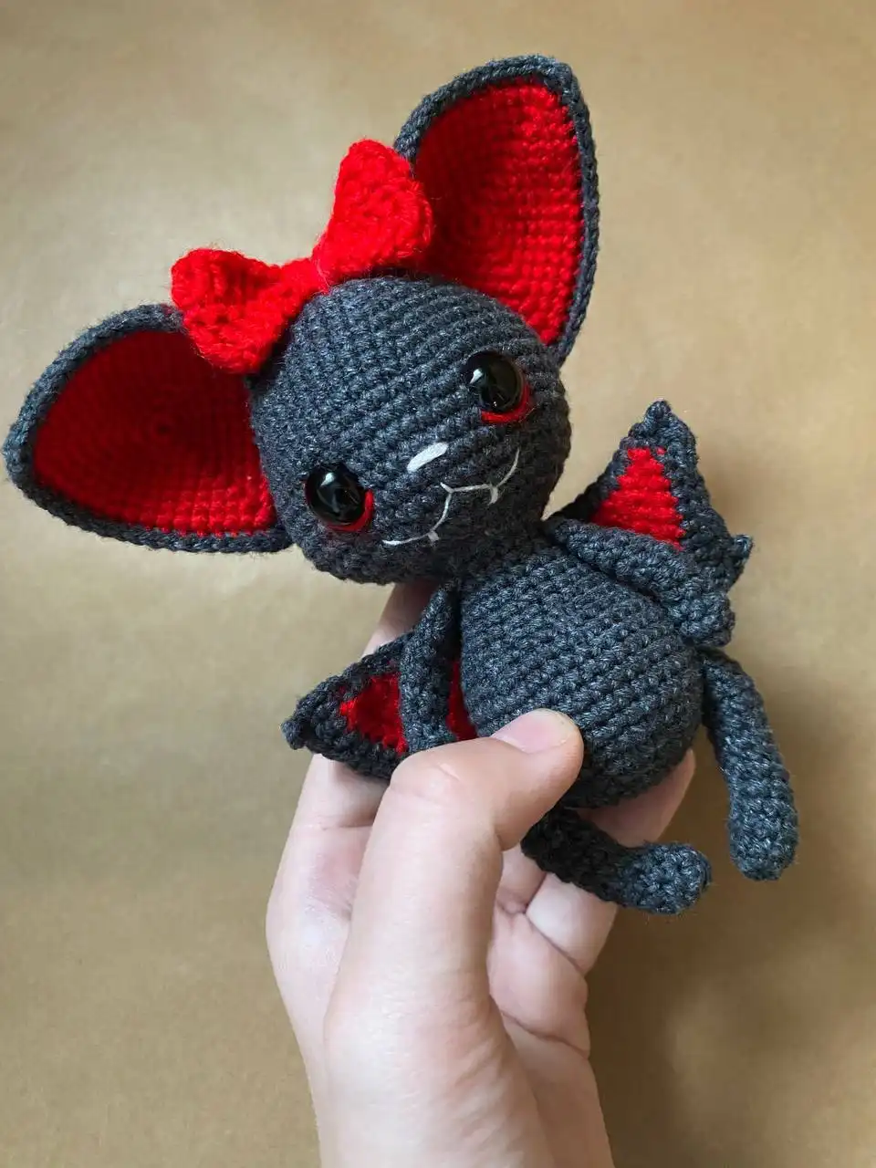 Продажа игрушек: Гусенок, Летучая мышка, Лошадки, Снегурочка, Карамелька