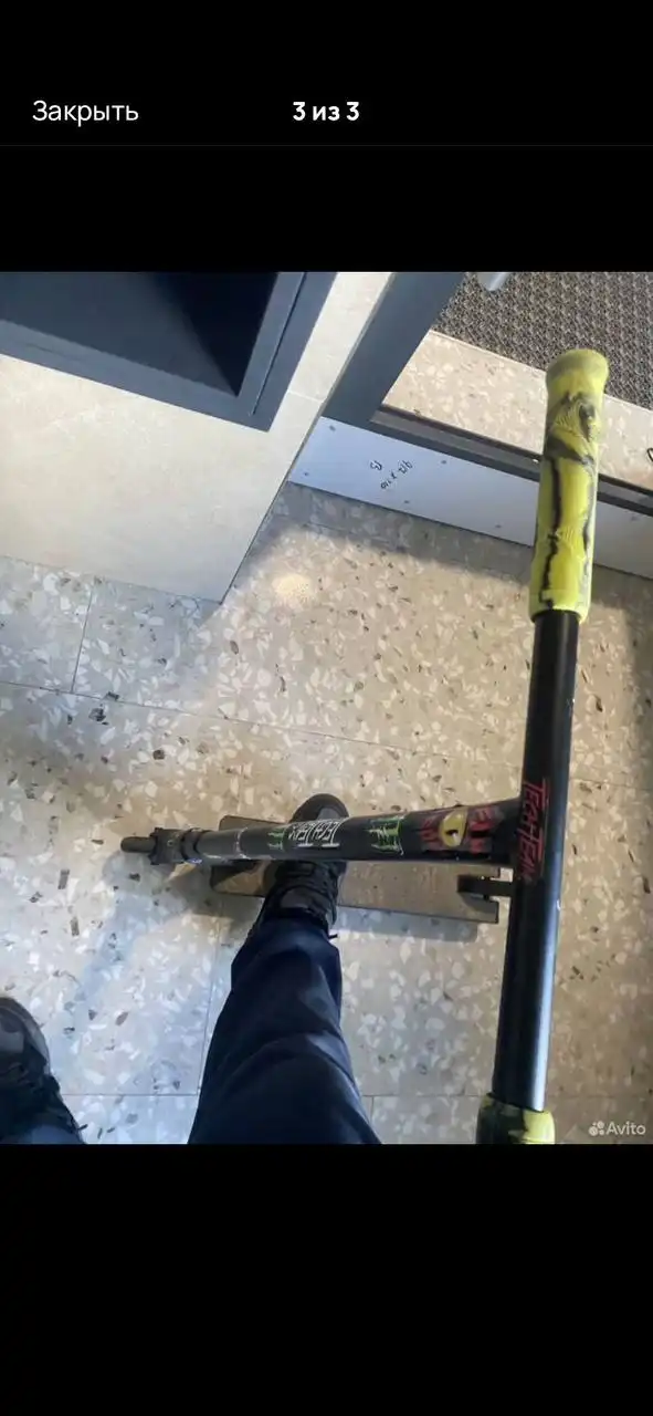 Трюковой самокат с царапинами