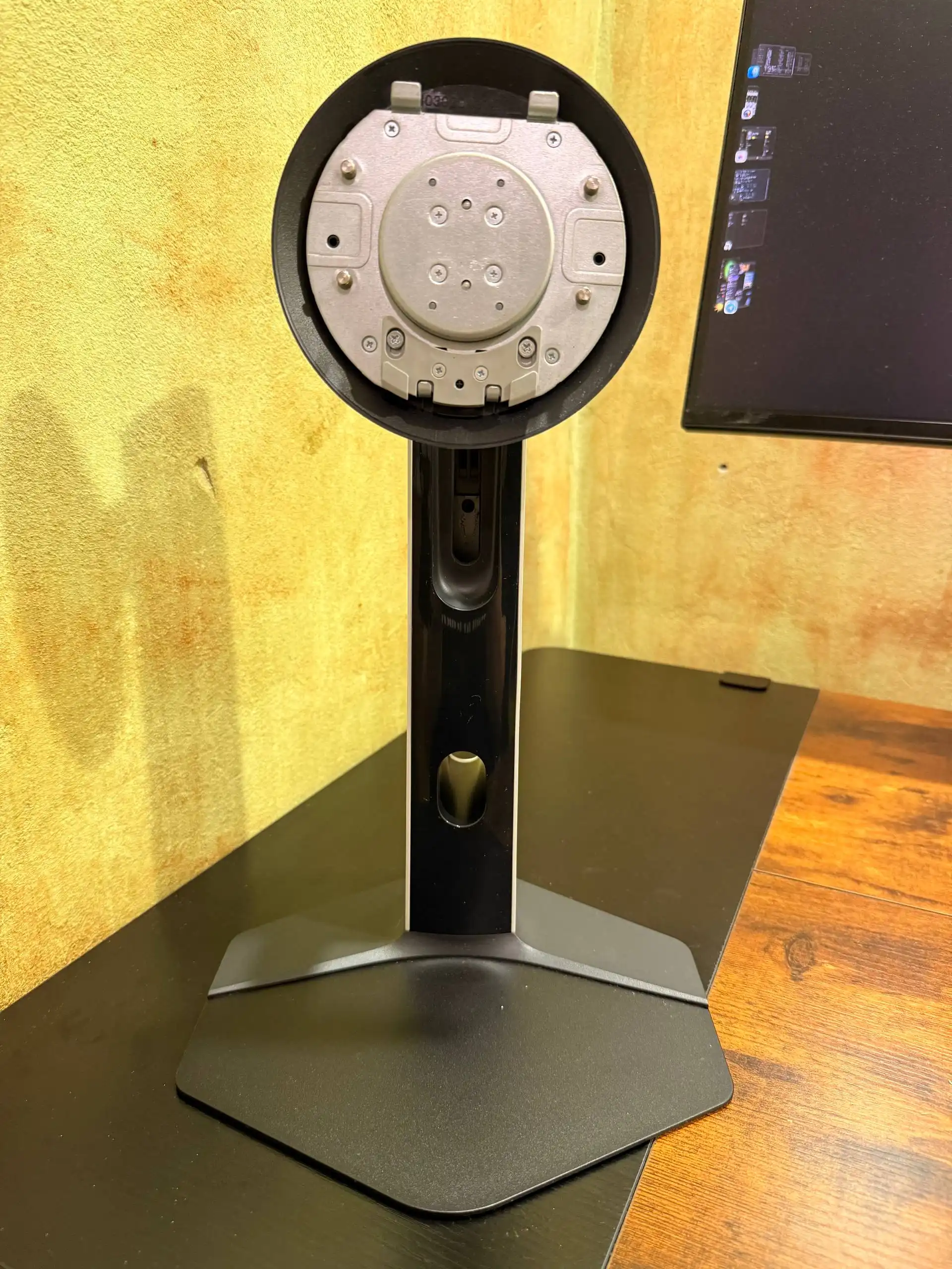 Подставка для монитора с VESA креплением