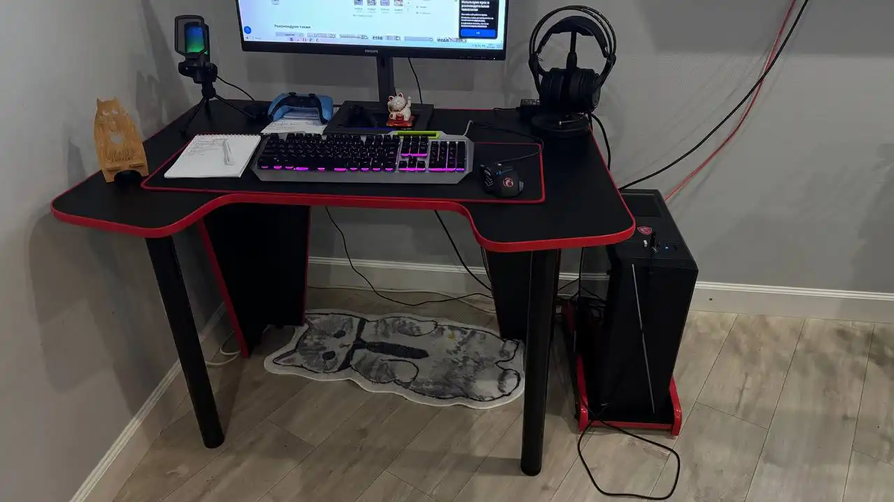 Продам игровой стол с подставкой под процессор