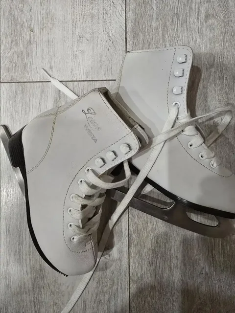 Продам коньки 33/34 и 31/32 - Барахолка в Казань