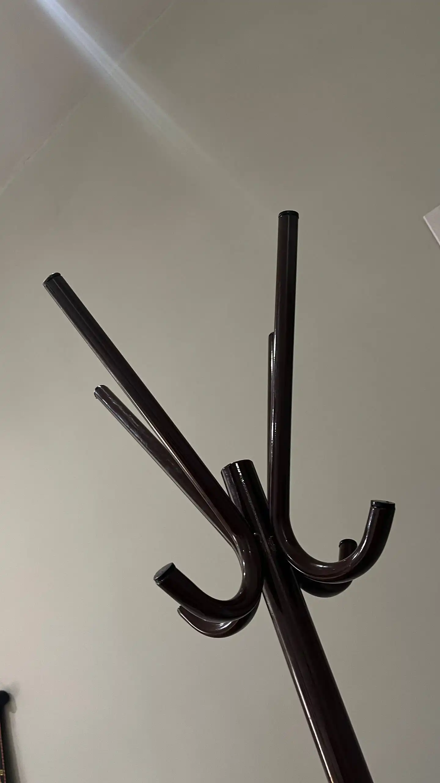 Вешалка на ножках