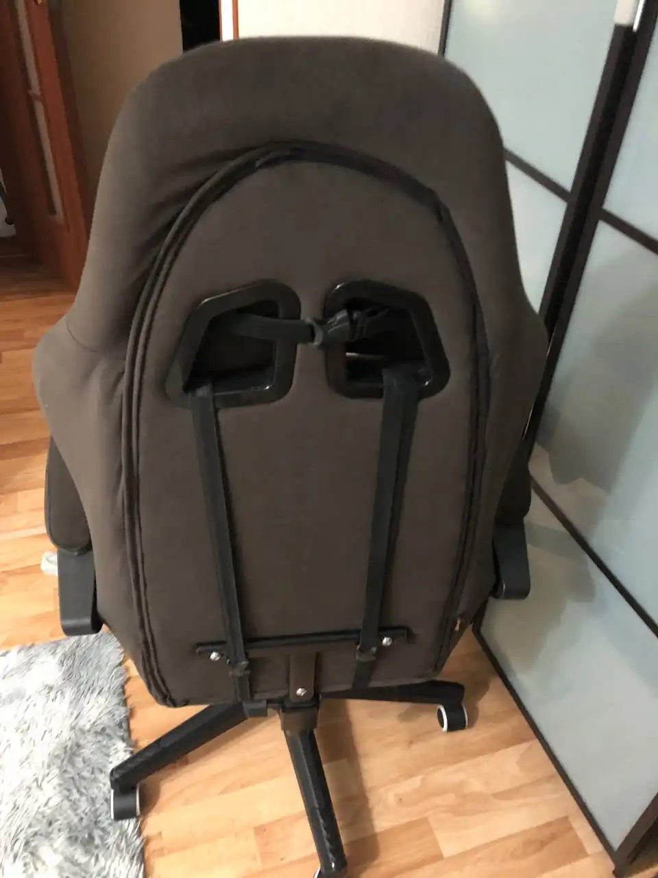 Игровое кресло с регулировкой и подставкой для ног