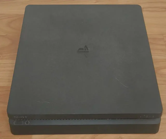 Продам PS4 с 2 геймпадами и играми - частное объявление в Казань