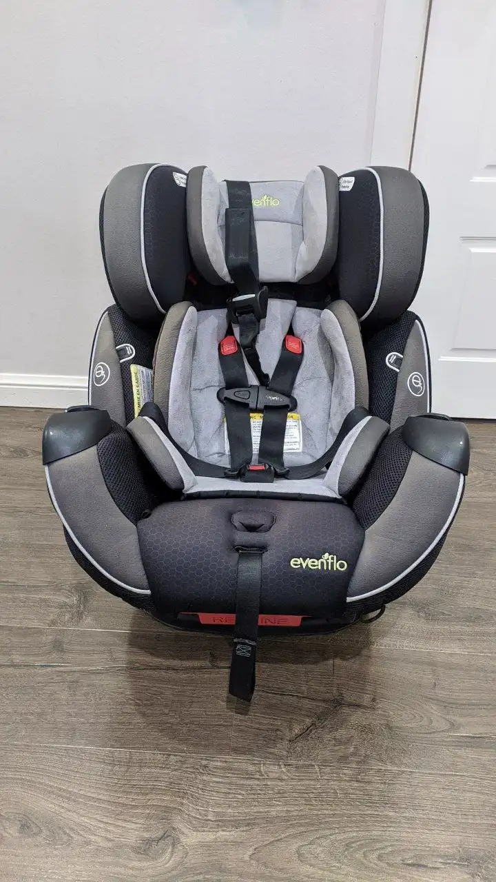 Детское автокресло Evenflo б/у в отличном состоянии - Автокресла (Товары для детей) в Казань
