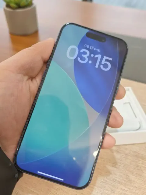 Продам iPhone 15 Pro 256GB с царапинами на экране - Бытовая техника для волос в Казань