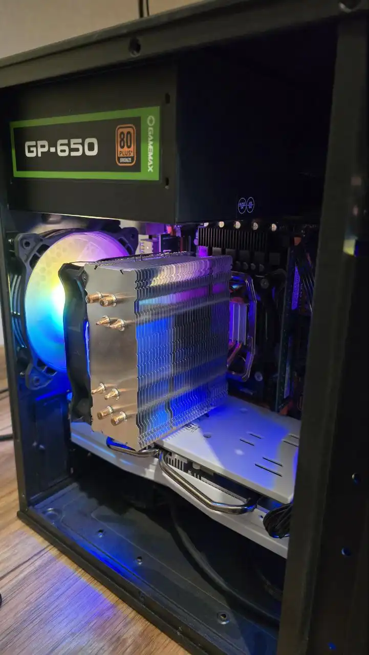 Игровой компьютер на процессоре Zeon с монитором, клавиатурой и мышкой - Компьютерная техника (Электроника) в Казань