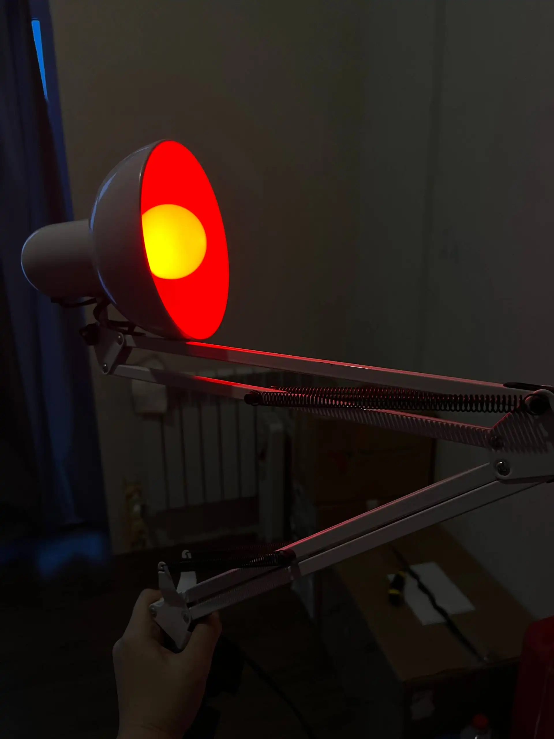 Продажа настольной лампы с красной лампочкой - Барахолка в Казань