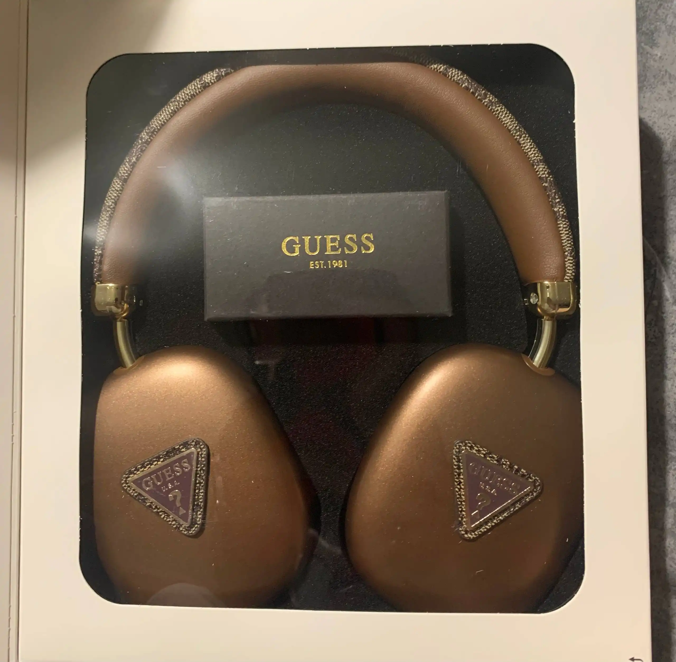 Наушники Guess оригинал - Наушники (Электроника) в Казань