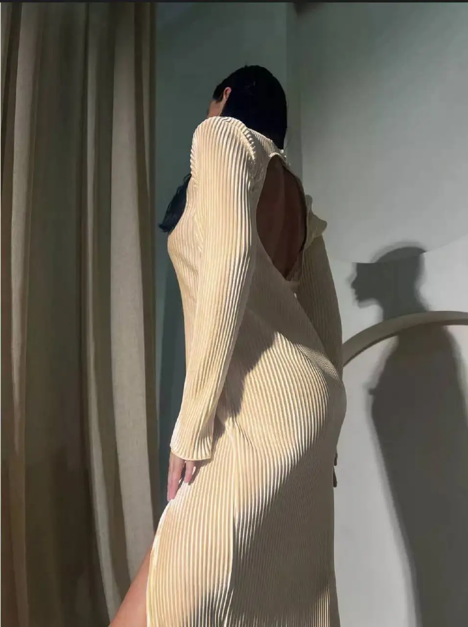 Нежное платье с открытой спиной размер S - Платья (Одежда) в Казань