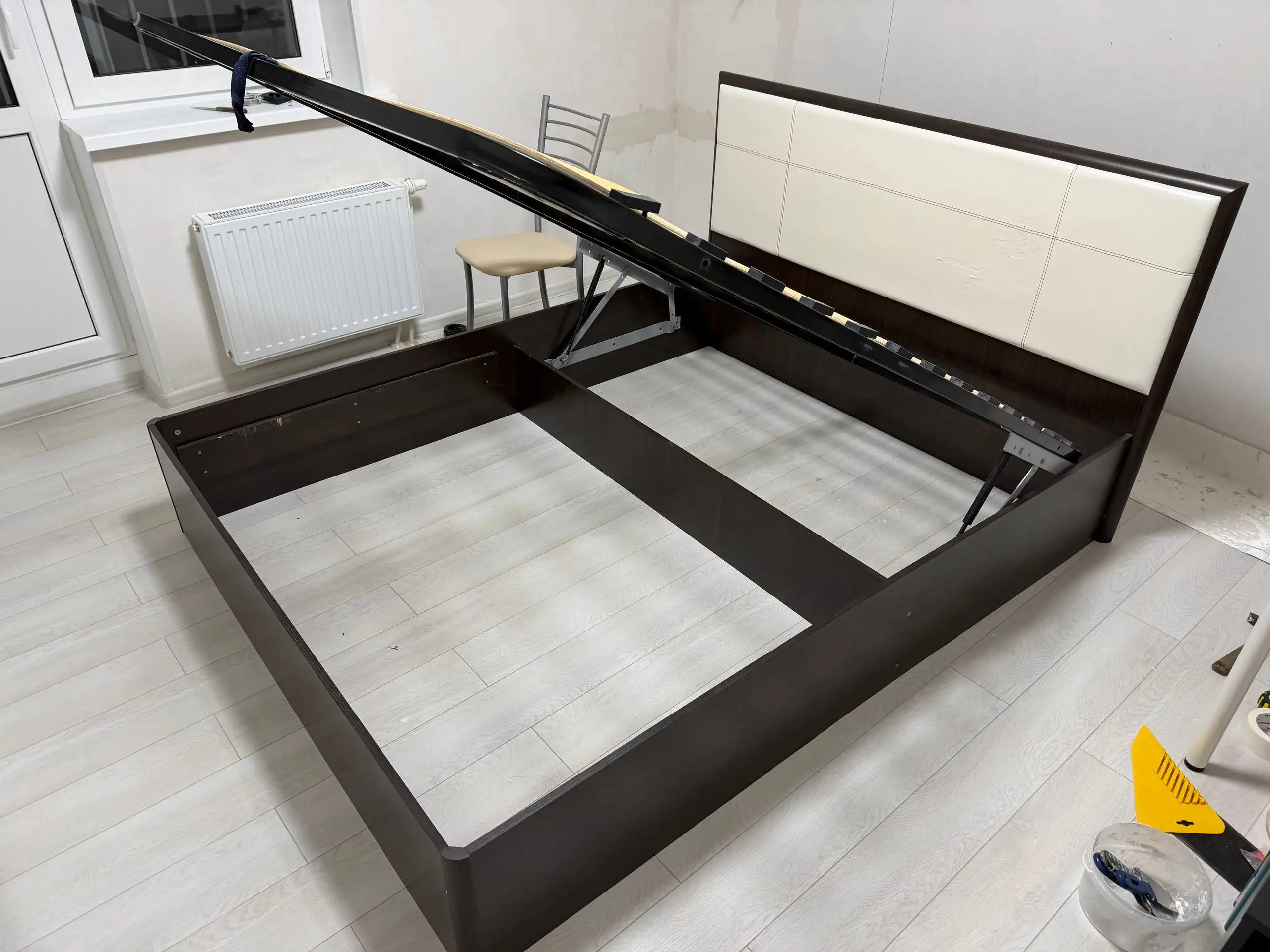 Кровать 160х200 с двумя тумбами - Мебель (Барахолка) в Казань