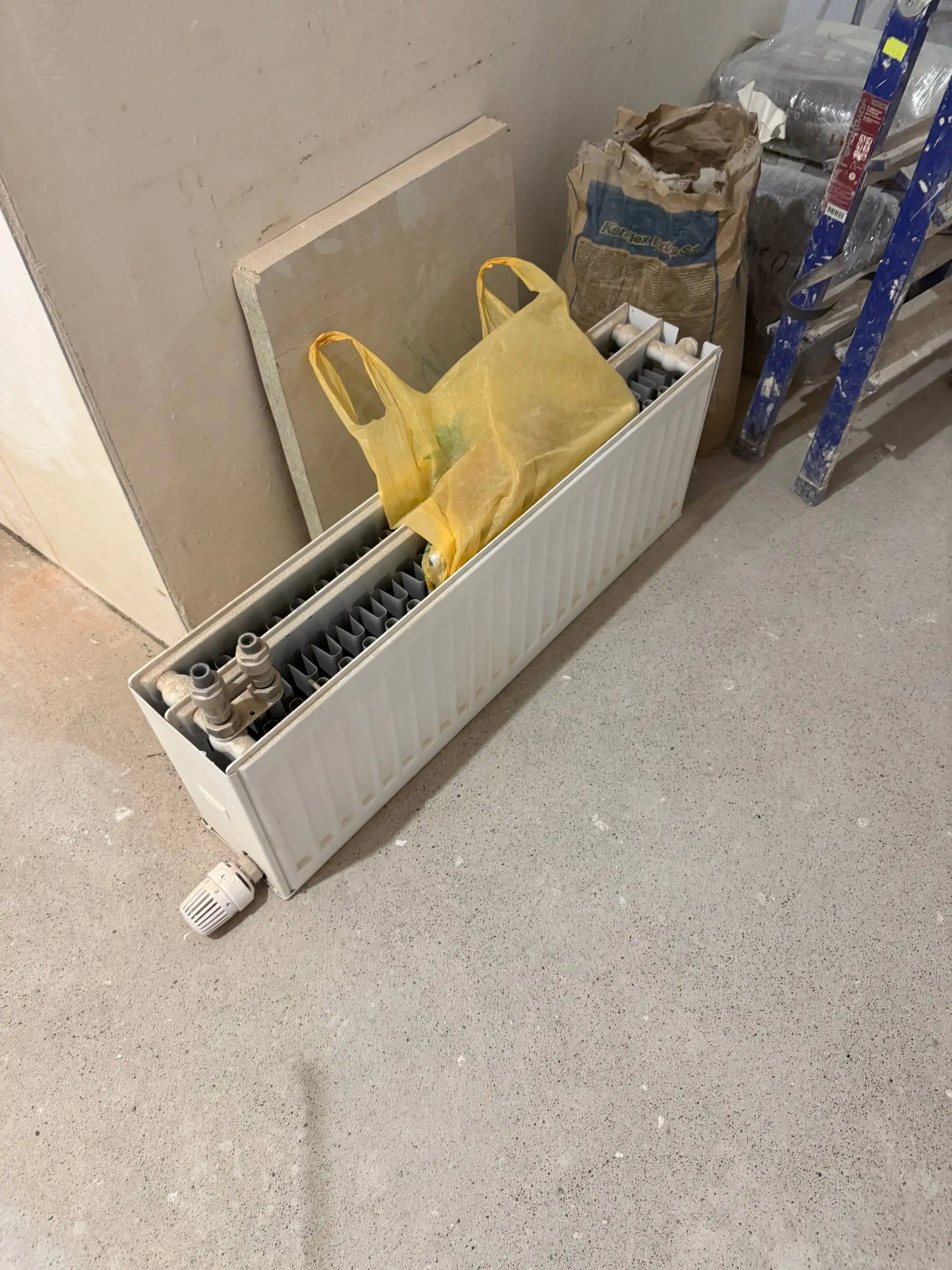 Продам два радиатора Kermi от застройщика - Барахолка в Казань