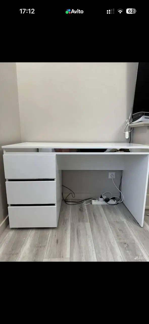 Белый письменный стол с выдвижными ящиками ЛДСП - Мебель (Для дома и дачи) в Казань