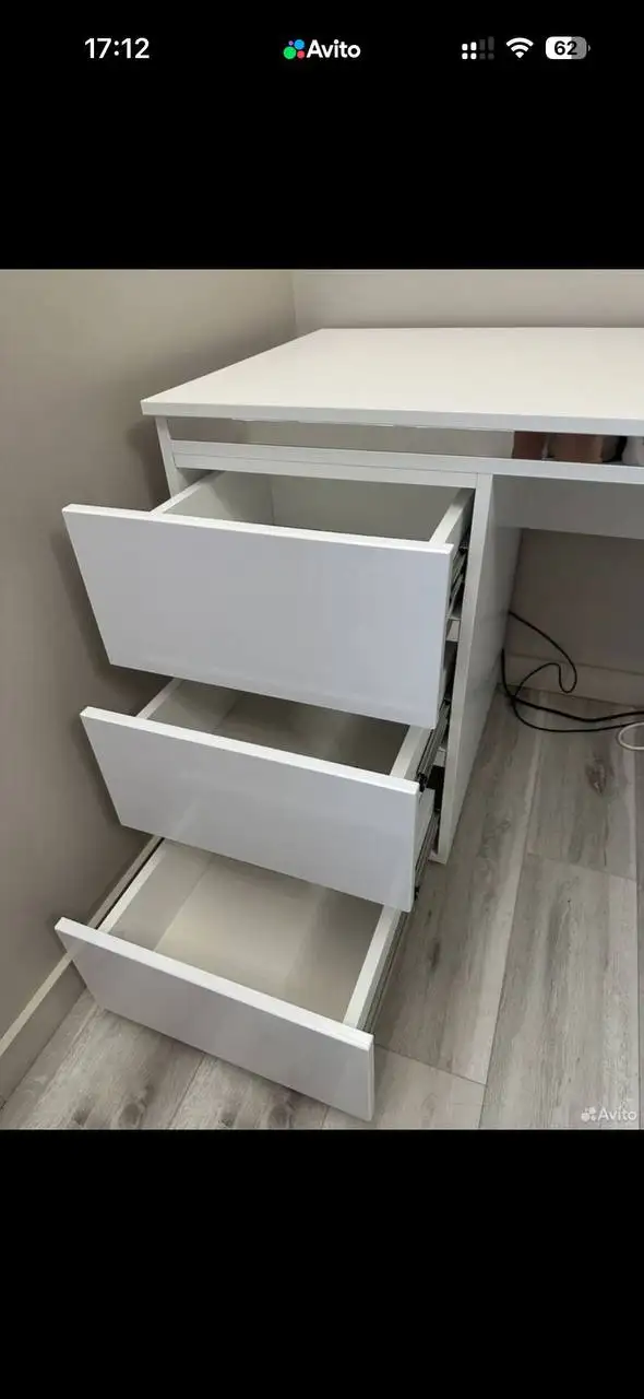 Белый письменный стол с выдвижными ящиками ЛДСП - Мебель (Для дома и дачи) в Казань